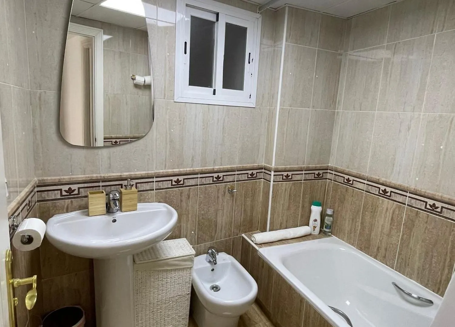 A 5 Min Estacion De Tren- Patio-Parking Y Playa Apartment Malaga Spain