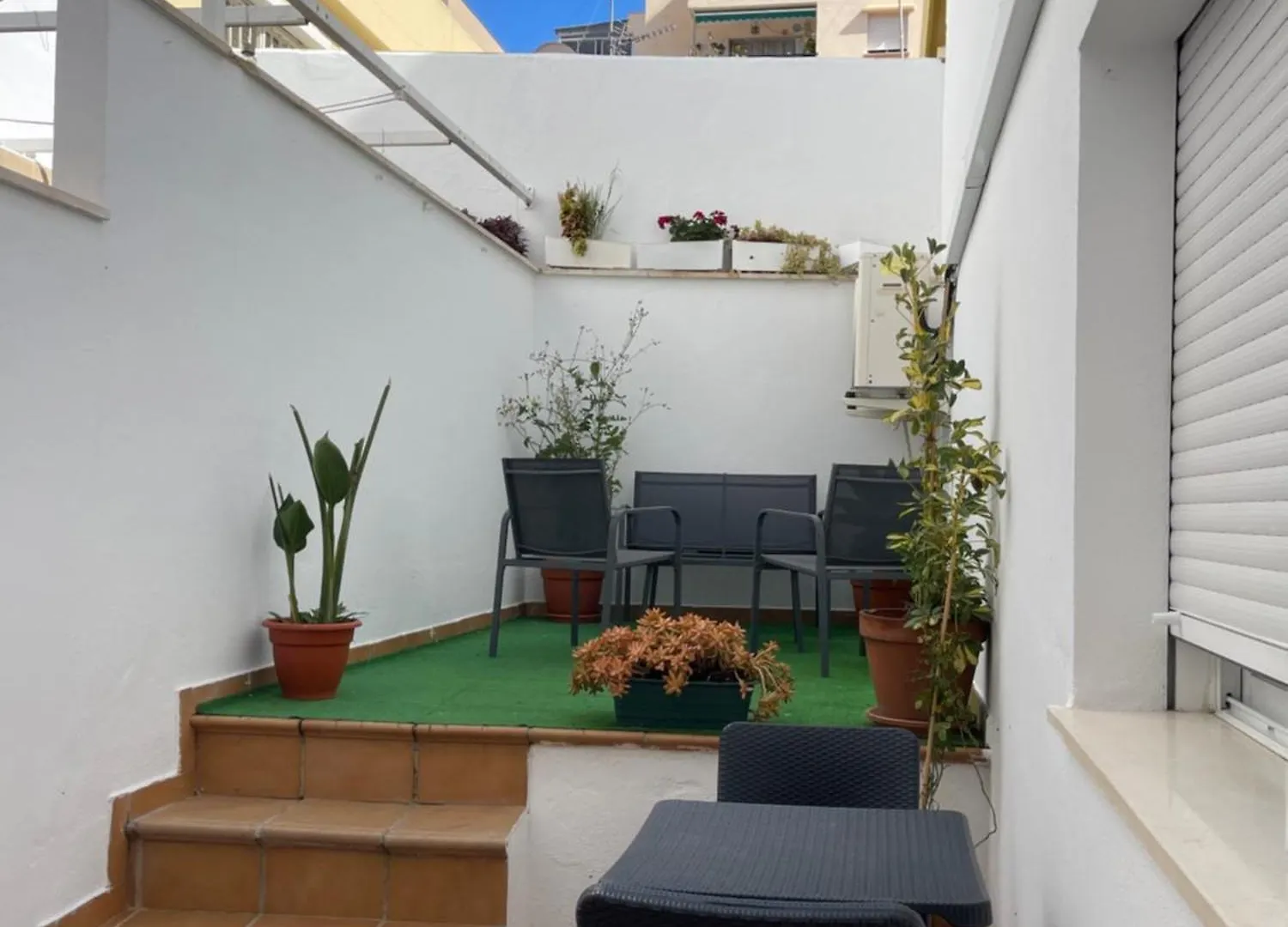 A 5 Min Estacion De Tren- Patio-Parking Y Playa contacts